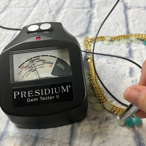 Stella and Dot Contessa jadeite necklace - Picture 7 of 8